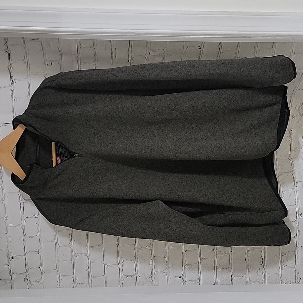 Men's quarter Zip fleece sweater. Size Xl